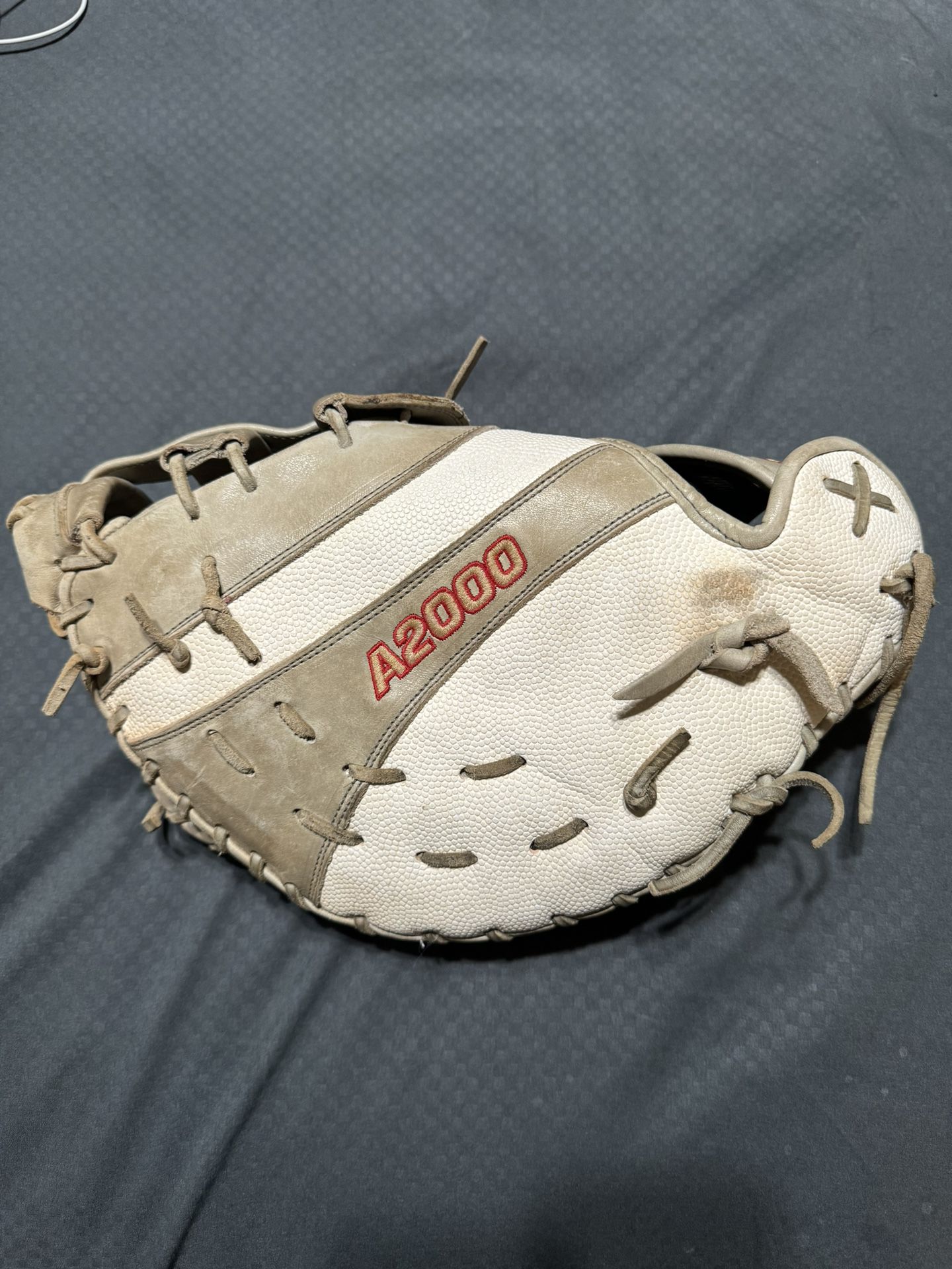 A2000.  First Base Glove.  Right Hand Throw 