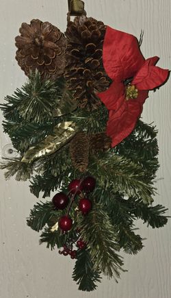 Seasonal Floral
Red Poinsettia, Berry & Pinecone Swag, 23"