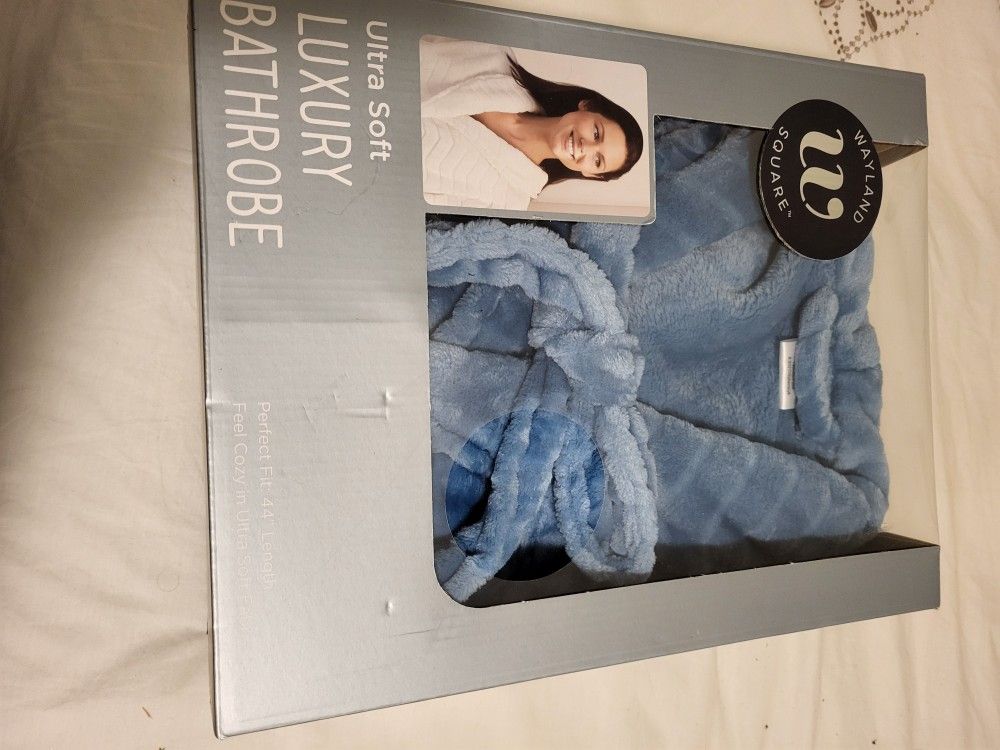 Robe new In Box