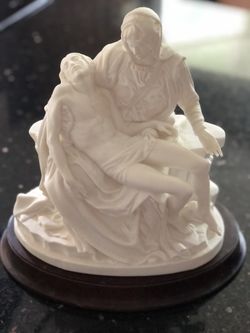 Statue: Michelangelo’s “Pieta” Statue