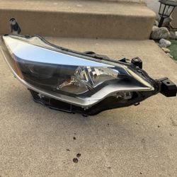 2014 2015 2016 Toyota Corolla Headlight Headlamp Right Passenger Side RH USED ORIGINAL OEM (1 Broken Tab)