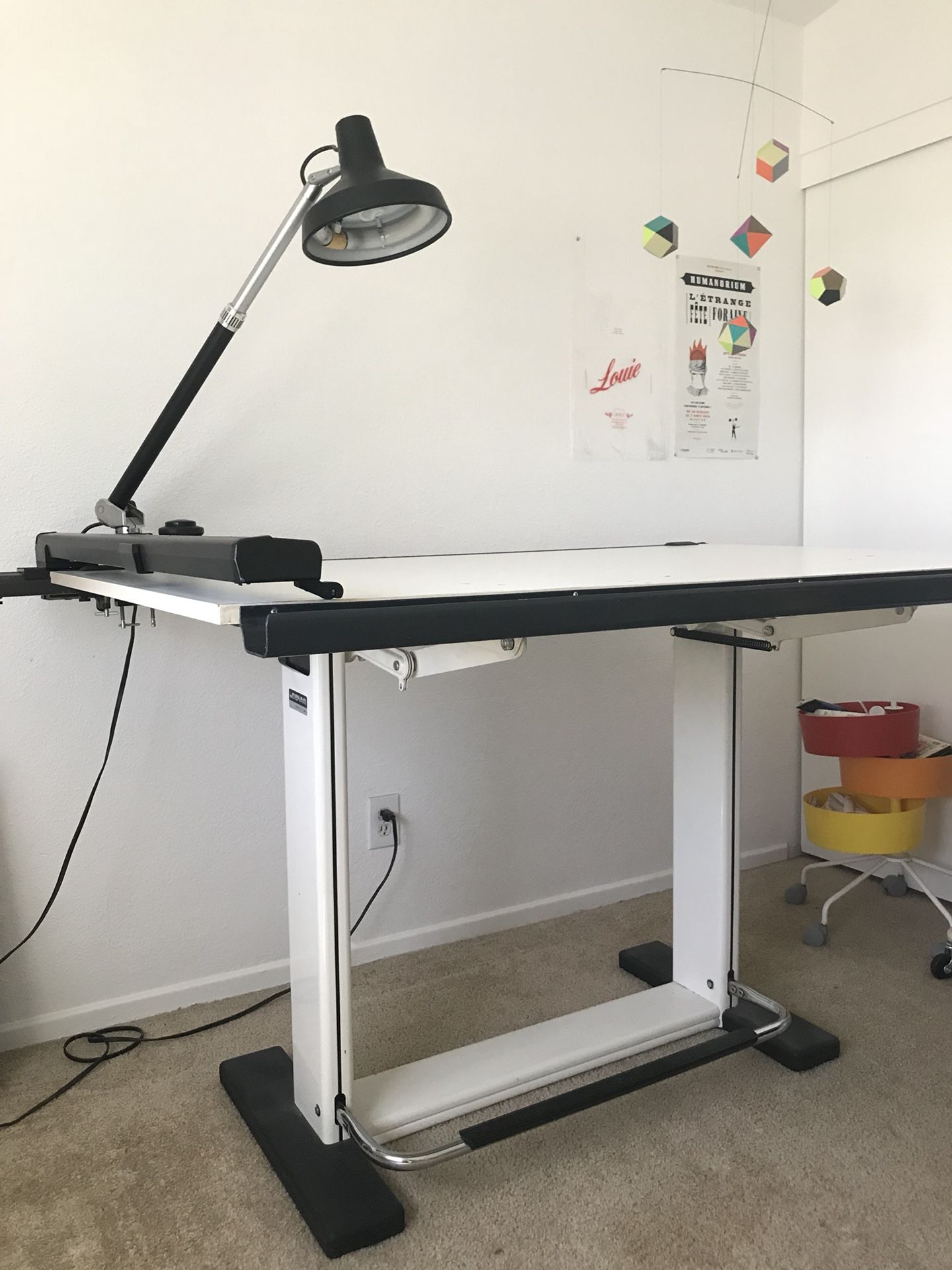 Leonar Neolt drafting table