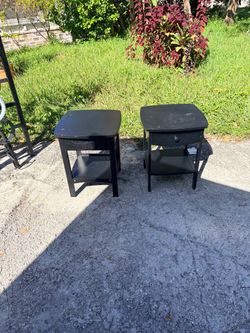 2 Night stands or end table