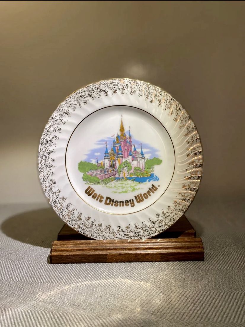 Vintage WDW Souvenir Plate; Disney’s Cinderella’s Castle