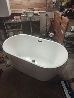 Bathtub white soaker tub