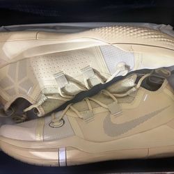 Kobe AD Men’s Size 12.5