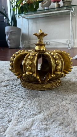 Decorative king crown