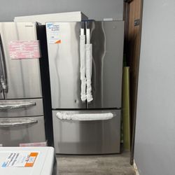 GE - 3-Door French Door Refrigerator With Internal Water Dispenser 