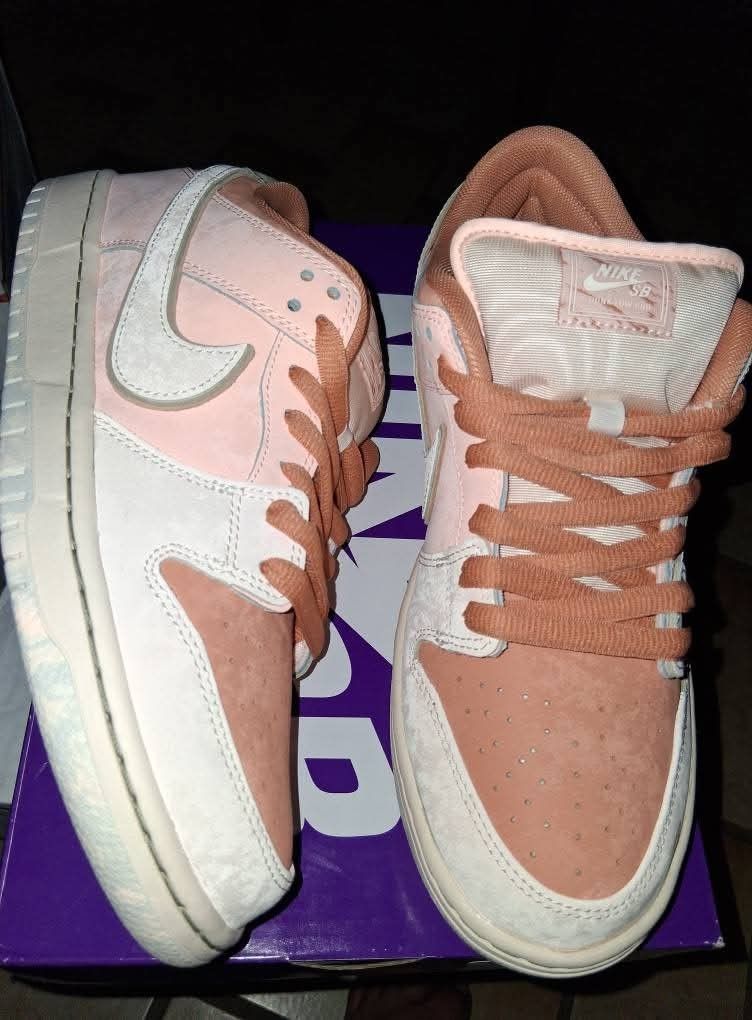 NIKE DUNK LOW SB SIZE 9.5 DS