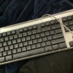 Apple Keyboard 