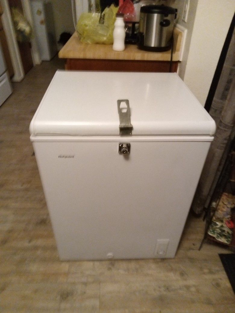 Damn Clean Deep Freezer No Rust Just Clean Inside And Out