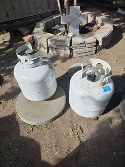 Propane gas tank