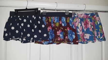 Juniors Hollister skirt S/M lot