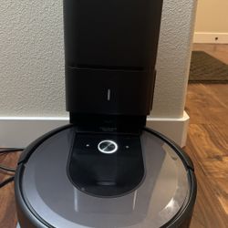 Roomba i7+