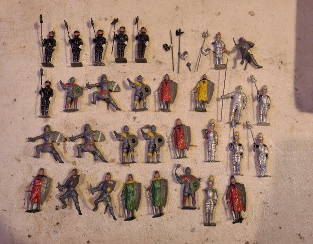 Lot of 30 Vintage Lead Knight Soldiers