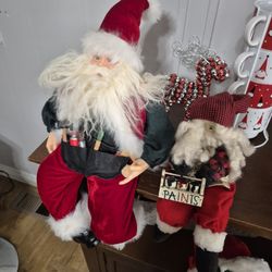 Sitting Painter Santas