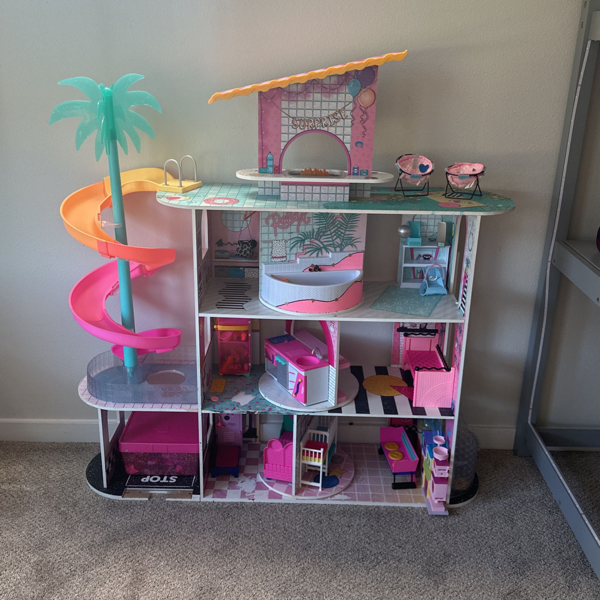 Doll House W/ Accessories 