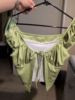 Crop top verde de ajuste en el pecho mediano