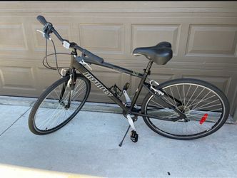 Infinity Boss Three Hybrid Bike – 7-Speed, Excellent Condition (Size 18")