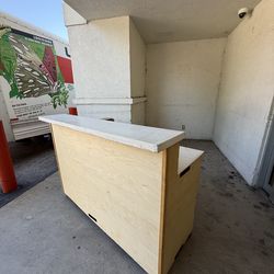 FREE Bar / Catering Counter