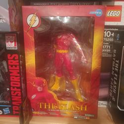 The Flash Statue 