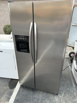 Frigidaire Stainless Steel Refrigerator And Freezer 