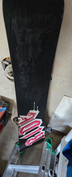 Snowboard with bindings
