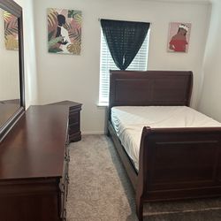 Bedroom Furniture Set Queen Size Bed/Dresser/Nightstand Hardwood Brown