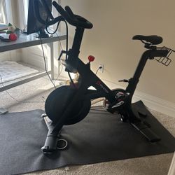 Peloton Like New 