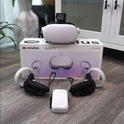 Custom oculus quest 2 (has a carrying case and external battery)