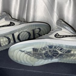 Dior x Air Jordan 1 High OG – Size 6M / 8W –