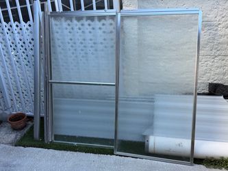 Sliding shower doors