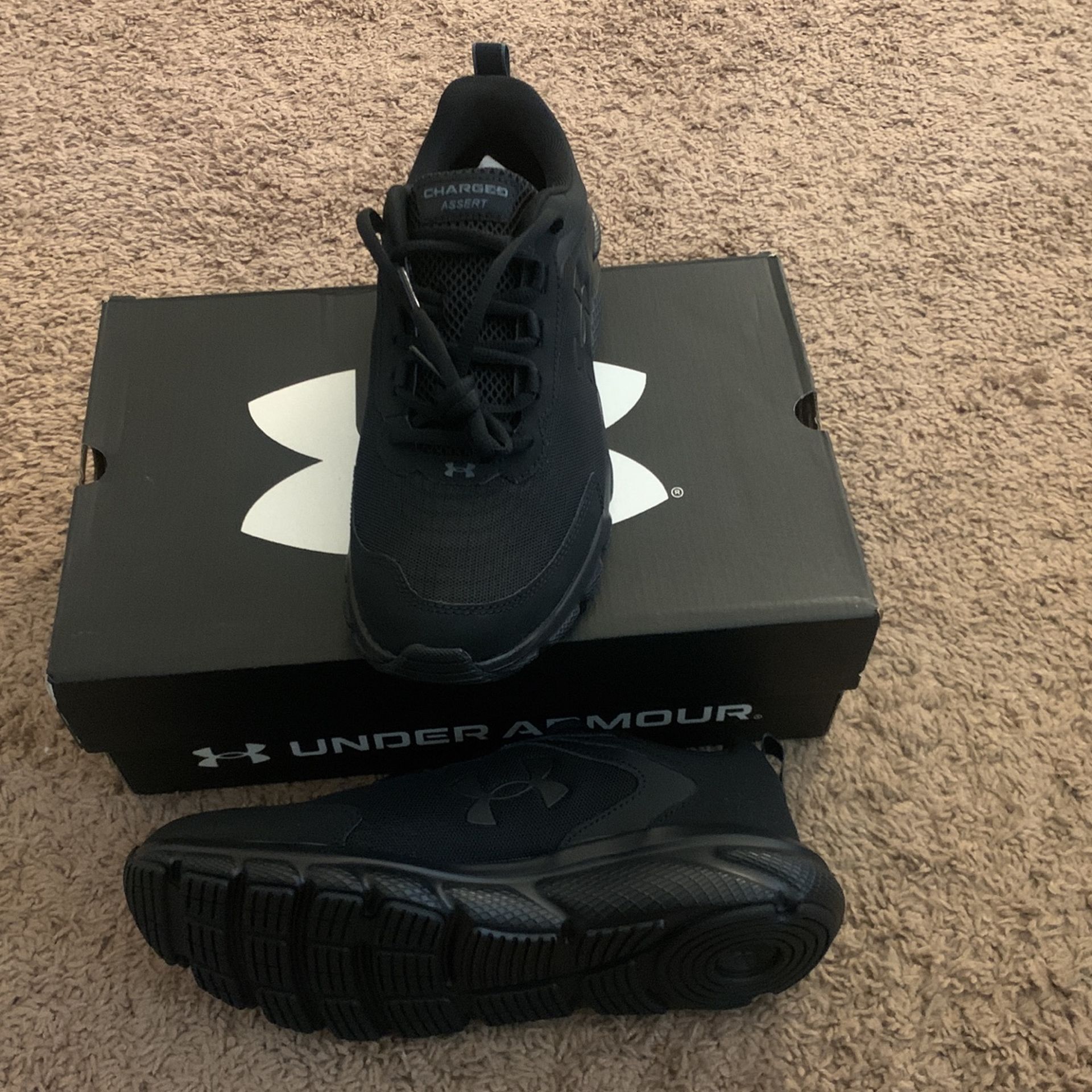 Under Aramour sneakers