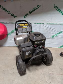 The work pro 2550 psi pressure washer powered by briggs and Stratton