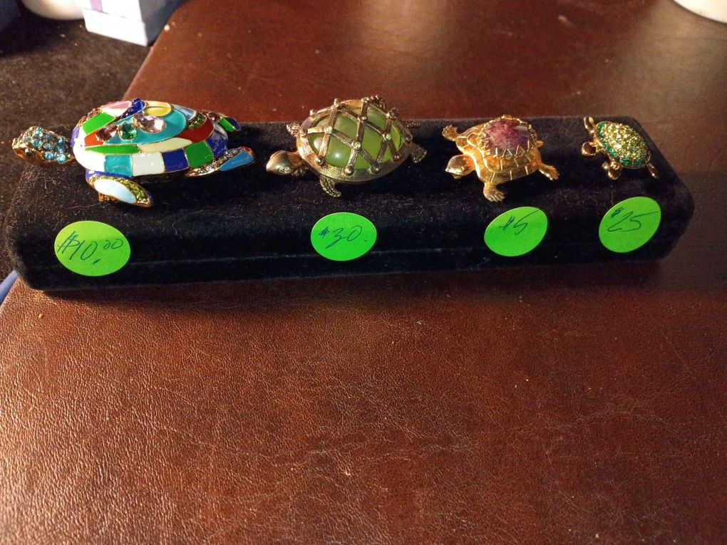 Turtle Broaches