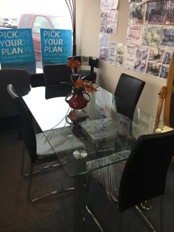 5 PCS GLASS TOP DINING TABLE AND 4 CHAIRS,VERY MODERN..