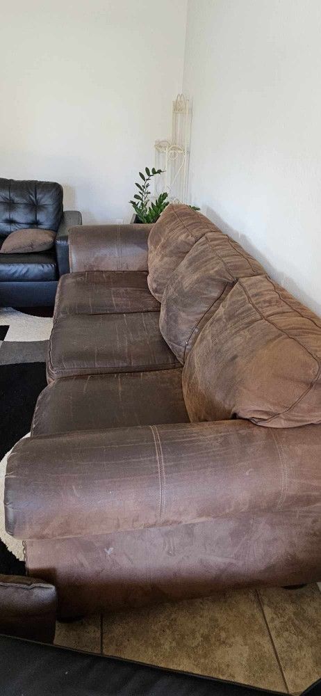 FREE COUCH