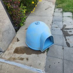 Medium sized DOGLOO doghouse