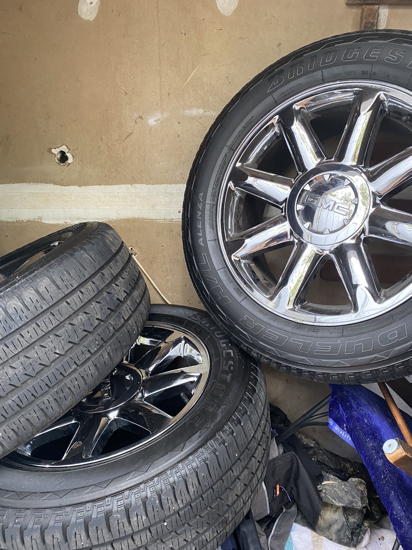 Fresh 20”inch GMC wheels new tires