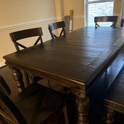 Luxurious 5 Piece Dining Table