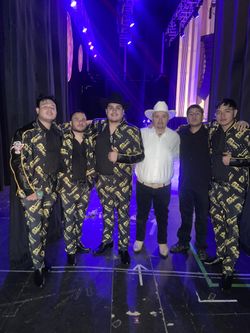 Grupo Sierreño Con Charchetas