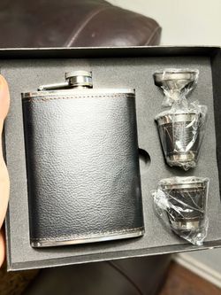 Nice 👍! Premium 8oz Stainless Steel Pocket Flask Gift Set – Black Leather Wrap – New