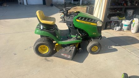 John Deere Lawn Tractor