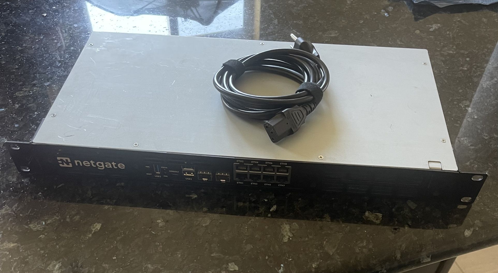 Netgate XG-7100 1U pfSense Security Gateway, Rack Mount Intel C3558 CPU (32GB Storage and 8GB Memory)