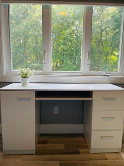 White Desk with Drawers and Storage