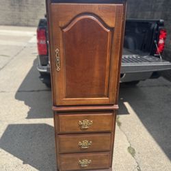 Stanley lingerie cabinet