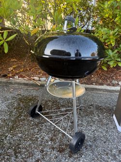 Black Kettle Charcoal Grill on Wheels