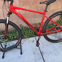 29" Marin  bike really nice and clean with hydraulics brakes and M/L frame this bike it's in really good condition 