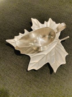 Vintage Gravy dish with leaf plate