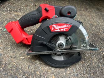 Milwaukee M18 FUEL Cordless Circular Saw